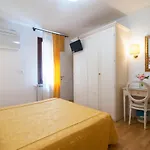 알베르고 아이 톨렌티니 베니스