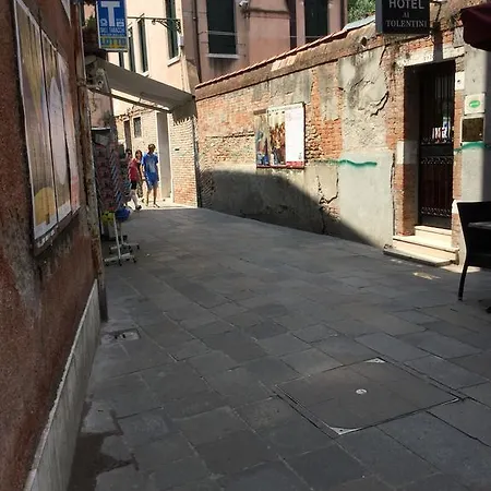 ホテル アルベルゴ アイ トレンティーニ