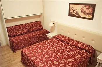 ホテル アルベルゴ アイ トレンティーニ