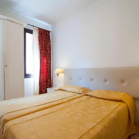 Ai Tolentini البندقية