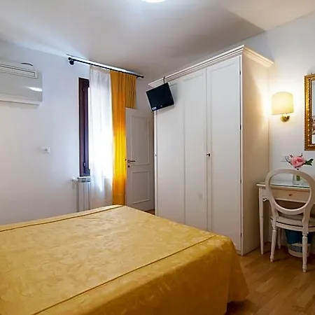 Ai Tolentini Hotel *