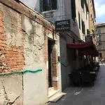 Ai Tolentini Hotel *
